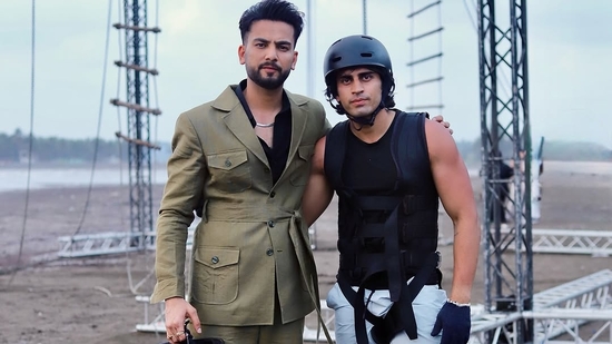 gullu with elvish yadav in roadies